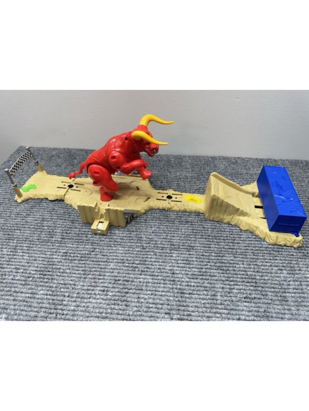 Hot Wheels Monster Jam - El Toro Loco Showdown Playset Red Bull